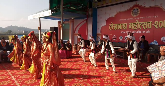 रत्यौली र मारुनीमा नाचमा झुमे दर्शक